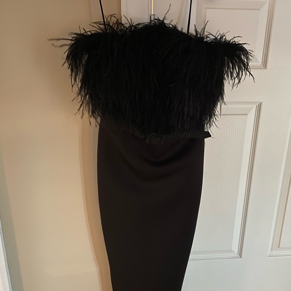 NWT Badgley Mischka Strapless Ostrich Feather-Embellished Scuba Midi Dress - Picture 4 of 5